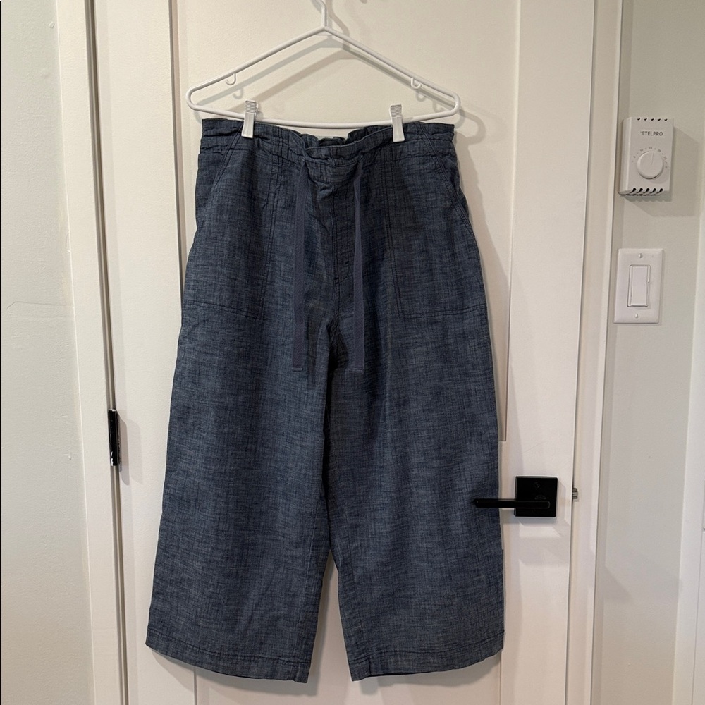 Reitmans Denim Blue Capris